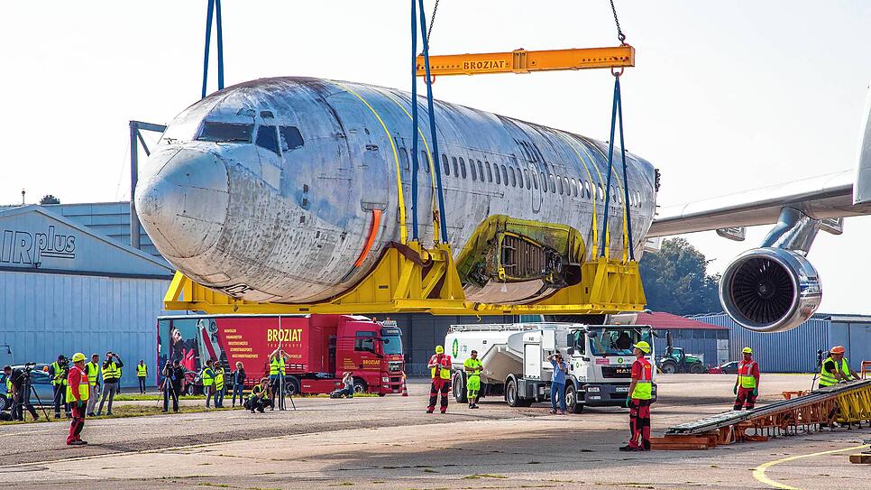 Die „Landshut“ nach ihrer Ankunft in Friedrichshafen. Mit einem Antonow-Frachtflugzeug war sie von Brasilien an den Bodensee ...