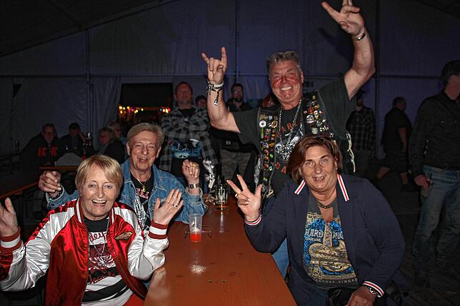 Bild 19: Musik und Motorräder begeistern die Fans