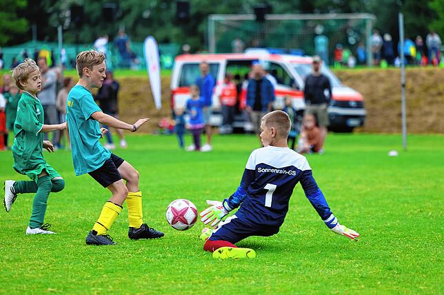 Bild 19: Beim großen Fußballturnier der Radolfzeller Grundschüler zeigen die Nachwuchskicker ihr Talent
