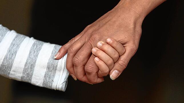 Hand in Hand. Mitarbeiterinnen des Kinder- und Jugendhospizdienstes Hochrhein sprechen über ihre Arbeit.