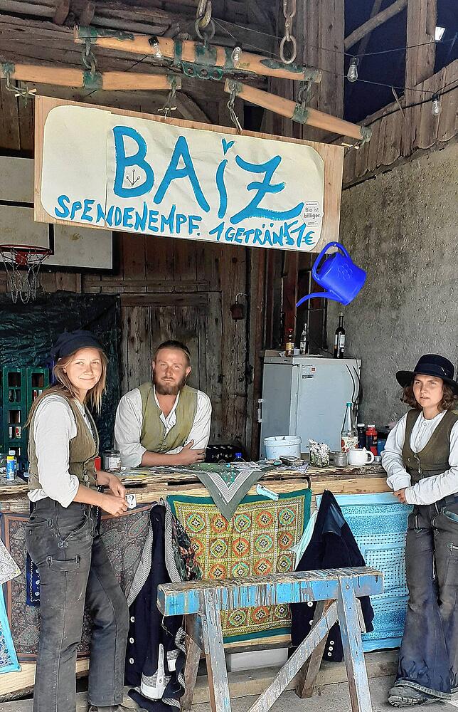 Für die abendliche Geselligkeit der Wandergesellen sorgt eine „Baiz“.