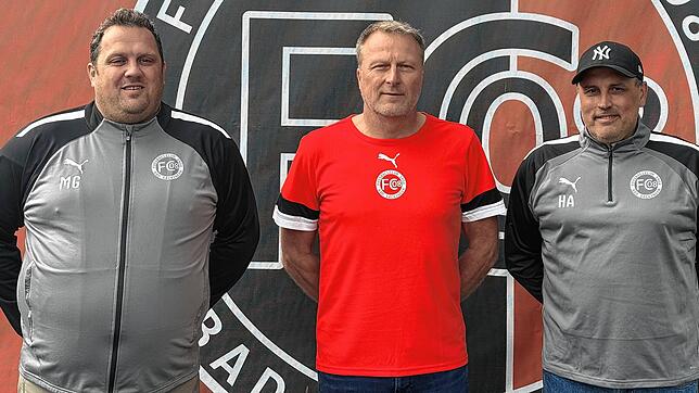 Neuer Trainer: Marc Gerspach (links) und Heiko Anlicker von der sportlichen Leistung des FC 08 Bad Säckingen freuen sich auf die ...