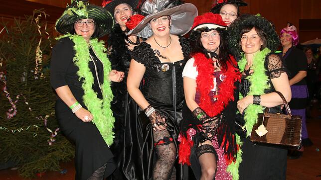 Hey, schaut her: Die Bad Säckinger Wiiber haben einiges zu bieten. Bilder: Susanne Kanele