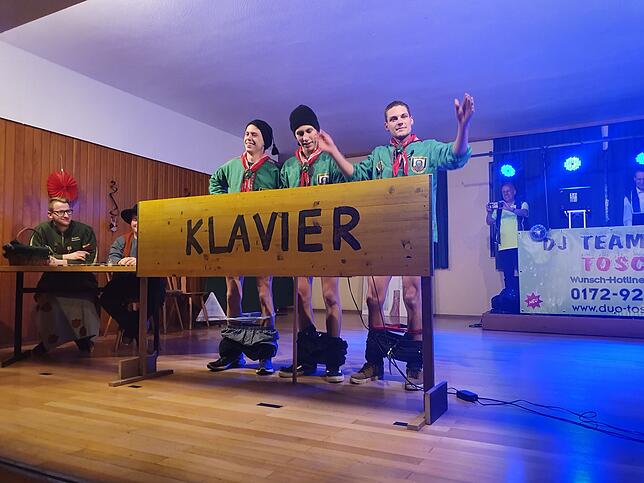 Beim Casting brillieren die Schneller Jakob Schempp, Simon Oberdorfer und Moritz Krause freihändig auf dem Klavier – ein Schelm, ...