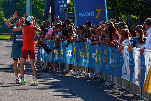 Bild 27: Bilder vom ZF Firmenlauf Start und Zieleinlauf Messegelände