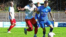 In der vergangenen Saison konnte sich der 1. FC Rielasingen-Arlen (rechts Antonio Ruberto) keinen Sieg gegen den SC Pfullendorf (Omar ...