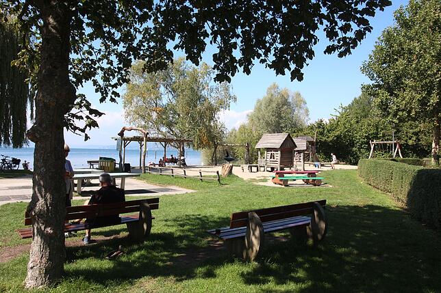 Erweitert und erneuert wird der Spielplatz: Ein kleiner Wasserspielplatz ist ebenso angedacht wie eine kleine Kletteranlage mit ...
