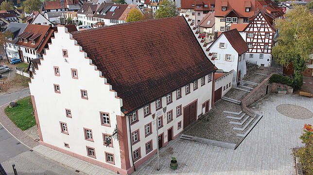 Im Kelnhof-Museum sind etliche wertvolle Kunstwerke der Stadtgeschichte untergebracht. Nicht überall unter optimalen Bedingungen. Unser ...