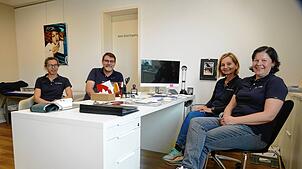 Gemeinsam gegen den Ärztemangel in der Region Anna Kristin Reifferscheid, Andreas Fluck, Martina Franke-Rothfuchs und die neue Ärztin im ...