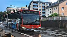 (Symbolbild) In einem Bus der Linie 12 ist es am Dienstag, 30. Juli, zu einer Prügelei zwischen einem Vater und dem Busfahrer gekommen, ...