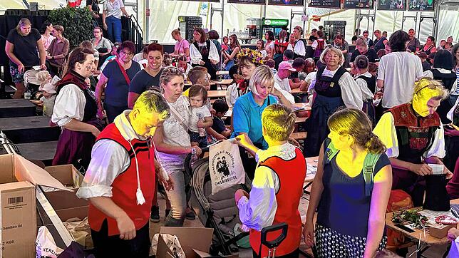 Bild 14: Strahlende Gesichter beim Kinderumzug der 556. Waldshuter Chilbi