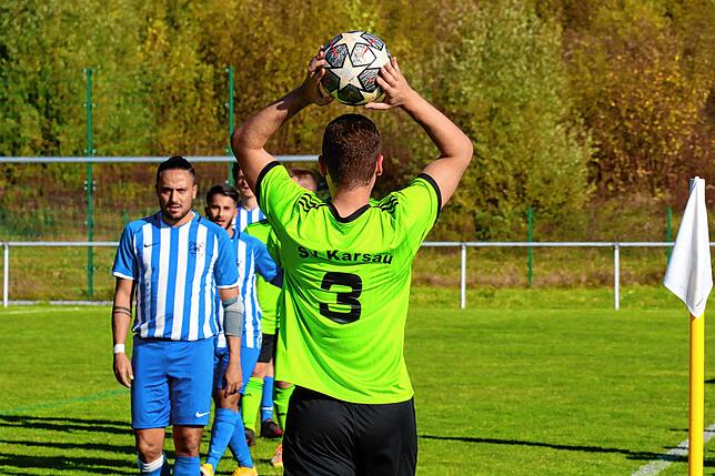 Bild 19: SV Karsau verteidigt die Tabellenspitze durch einen 4:2-Erfolg gegen Verfolger Spvgg. Wehr
