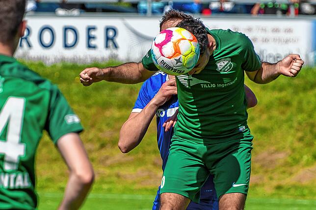 Bild 6: FC Weizen rettet sich durch das 2:1 beim SV Rheintal vor dem Direktabstieg &ndash; und wir haben Bilder!