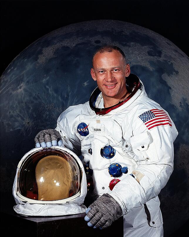 Edwin „Buzz“ Aldrin war der Älteste des Trios. Er war 39 Jahre alt und offiziell Pilot der Mondlandefähre ...