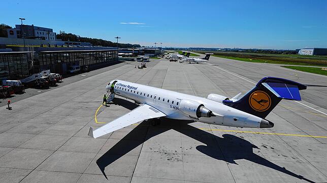 Mit Regionaljets verstärkt die Lufthansa ab Ende Oktober ihr Angebot auf der Strecke zwischen Friedrichshafen und Frankfurt wieder.
