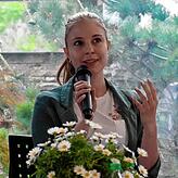 Anna-Lena Hahn (25 Jahre), Industriekauffrau mit Zusatzqualifikation.