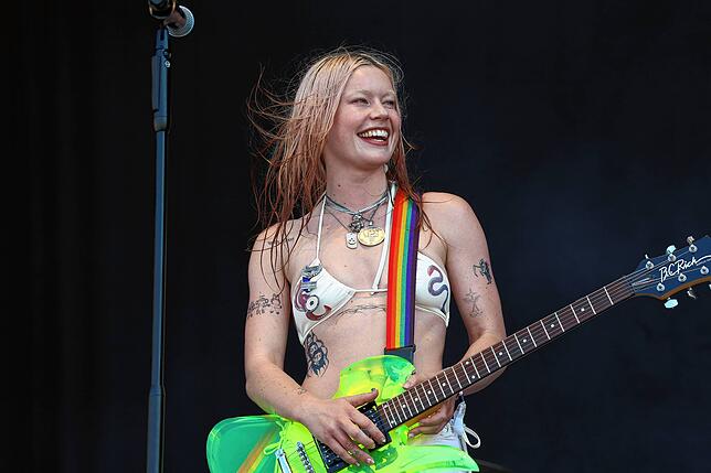 Bild 20: Southside Festival 2025: Der Auftritt von Wet Leg in Bildern