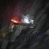 In der Nacht auf Mittwoch, 30. August, steht der Dachstuhl der ehemaligen Jugendherberge in Villingen in Flammen.