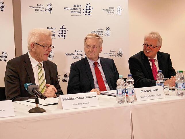 Langjährige Wertschätzung: Winfried Kretschmann (links), als Ministerpräsident Aufsichtsratschef der BW Stiftung, und Geschäftsführer ...