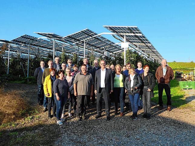 Landwirtschaft unter Solarpaneelen. Diese Anlage am Bodensee besichtigt der Gemeinderat Villingen-Schwenningen vor zwei Jahren. Bislang ...
