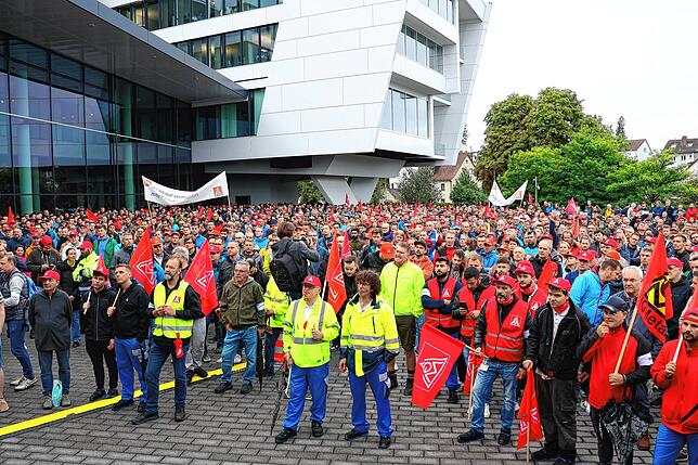 Bild 8: ZF Friedrichshafen: Bilder vom Protestmarsch gegen den Stellenabbau