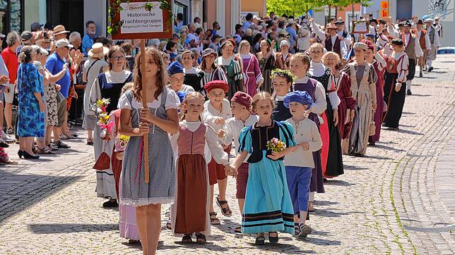 Der große Festumzug am Sonntagnachmittag gehört zu den Höhepunkten des Schwyzertag. Foto: Archiv/Freudig