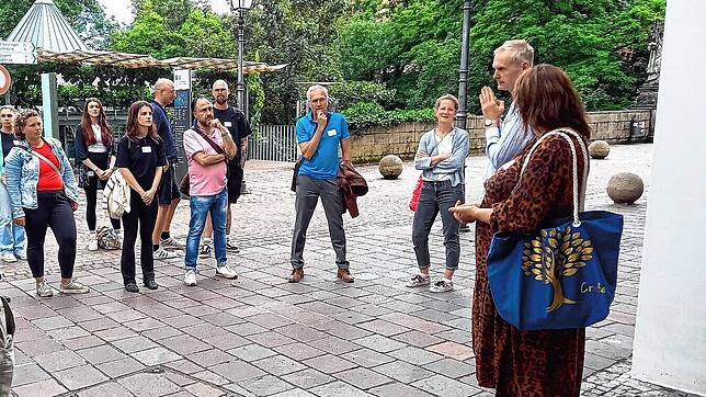 Bei dem Planungstreffen für die erste Lange Nacht der Demokratie in Waldshut-Tiengen beraten sich die rund 20 Aktiven. Auch Silke Padova ...