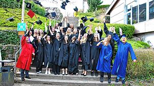 Drei spannende und intensive Jahre liegen hinter den frisch graduierten Physiotherapeuten und ausgelernten Ergotherapeuten der Akademie ...