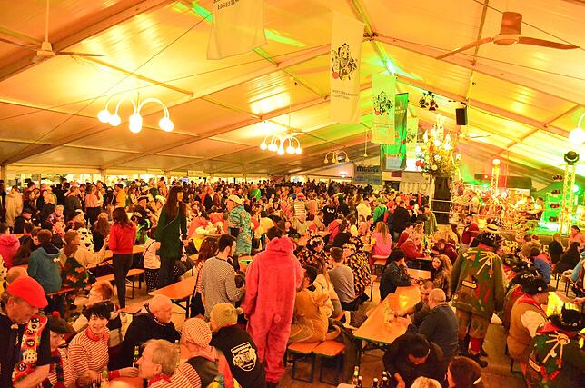 Bild 5: Das war die Partynacht der Narrentage mit der Froschenkapelle in Bildern