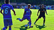Tore sind gefragt: Hannes Linke, der hier den 3:2-Siegtreffer gegen den FC Emmendingen erzielt, ist schon in knapp vier Wochen wieder ...