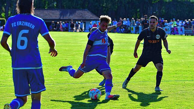 Tore sind gefragt: Hannes Linke, der hier den 3:2-Siegtreffer gegen den FC Emmendingen erzielt, ist schon in knapp vier Wochen wieder ...