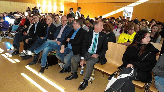 An der Podiumsdiskussion in Geisingen nehmen alle bildungspolitischen Sprecher der im Landtag vertretenen Parteien teil (von links): ...