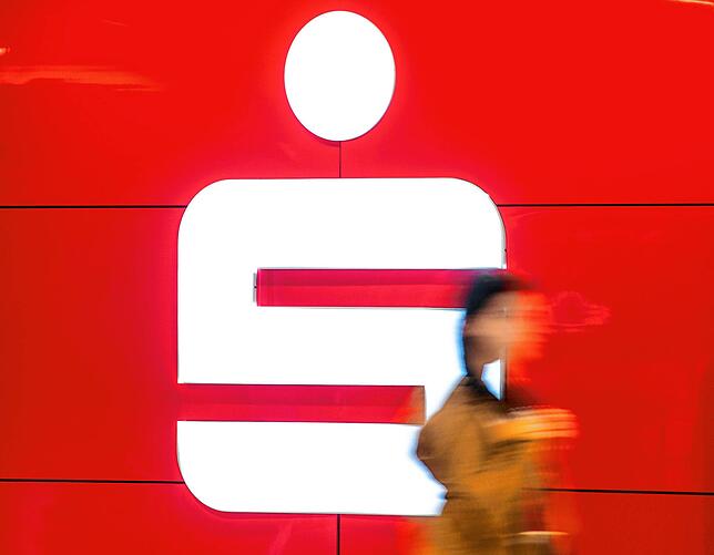 Die Sparkassen sind eine der wichtigsten Säulen des deutschen Bankensystems. 51 Häuser mit Hunderten Filialen und Automaten gibt es ...