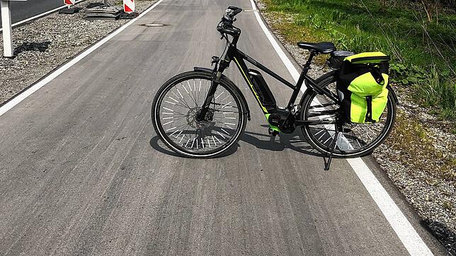 Breit und sicher, so wie dieses Radweg-Teilstück in Höhe Airbus Immenstaad, soll der RS 9 zwischen Friedrichshafen und Baindt einmal auf ...