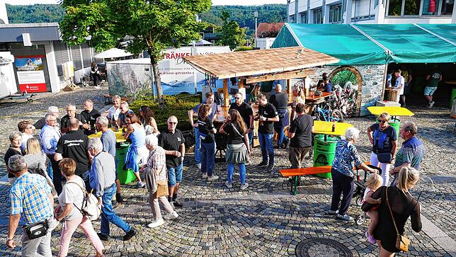 Bild 24: Albbrucker Dorffest: Ausgelassene Stimmung, zahlreiche Besucher und buntes Programm.