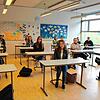 Unterricht zu Corona-Zeiten: Mit viel Abstand sind die Abiturienten im Klassenzimmer verteilt.