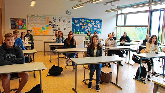 Unterricht zu Corona-Zeiten: Mit viel Abstand sind die Abiturienten im Klassenzimmer verteilt.