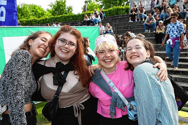 Bild 7: Gute Laune und ein volles Stadion beim zweiten Tag des Campus-Festivals 2023