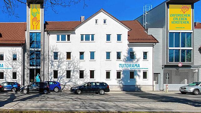 Die Außenfassade des Tutorama in der Nendinger Allee 9 wird in den kommenden Tagen ebenfalls belebt.