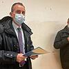 Landrat Sven Hinterseh und VS-OB Jürgen Roth vor wenigen Tagen bei der Eröffnung des neuen Impfstützpunkts in Villingen-Schwenningen im ...