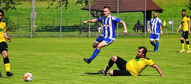 Bild 36: SV Karsau schießt sich mit 14:0 bei der Spvgg. Utzenfeld zum Titel &ndash; und wir haben Bilder!