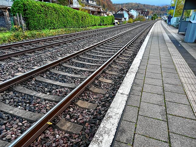 Leere Bahngleise: So wird‘s am 15. und 16. November vermutlich aussehen am Haltepunkte Schwörstadt, wenn die GdL streikt – ...