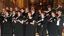 Mit aparten Interpretationen lotet der Choir of Clare College Cambridge im Dom in St. Blasien weihnachtliche Werke aus vielen ...