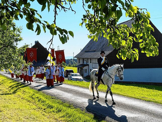 Bild 26: Zweihundert Reiter beim Limpacher Georgiritt