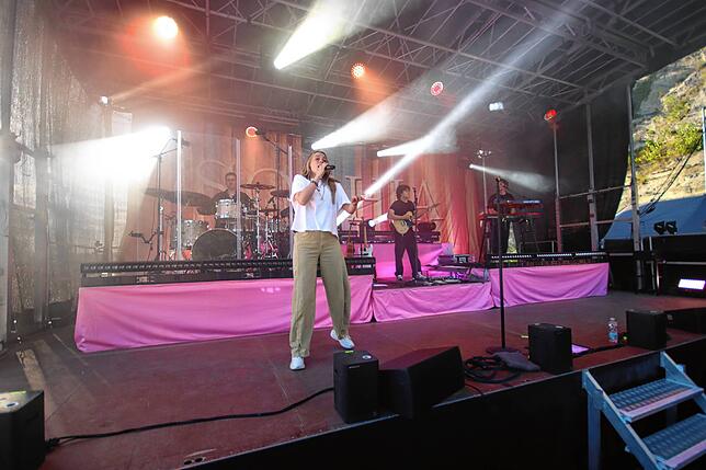 Bild 26: 1500 Fans feiern Sophia beim Sound Beach Festival