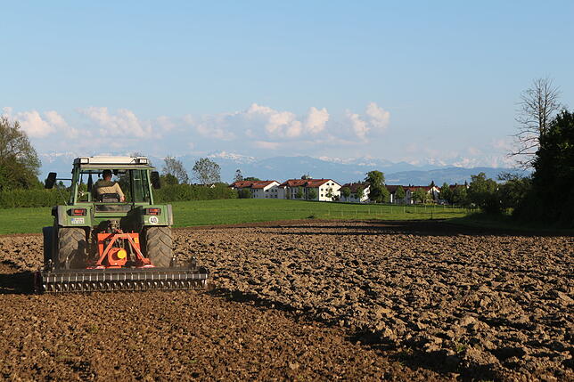 Weiter Raum für Grün und Landschaft im unbebauten Stadtteil des Oberhofs oder dringend benötigte Wohnungen in Friedrichshafen? Die ...