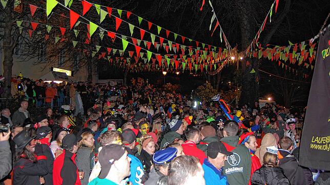 Eng geht es zu, wenn sich in Laufenburg tausende bei der Städtlefasnacht treffen. Unser Bild zeigt eine Szene aus diesem Februar, als ...