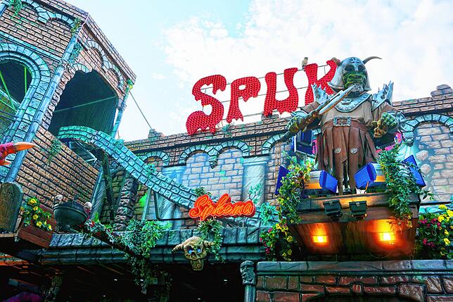 Hält, was es verspricht: Im Geistercoaster spukt‘s. Nichts für kleine Kinder, meint Milly.