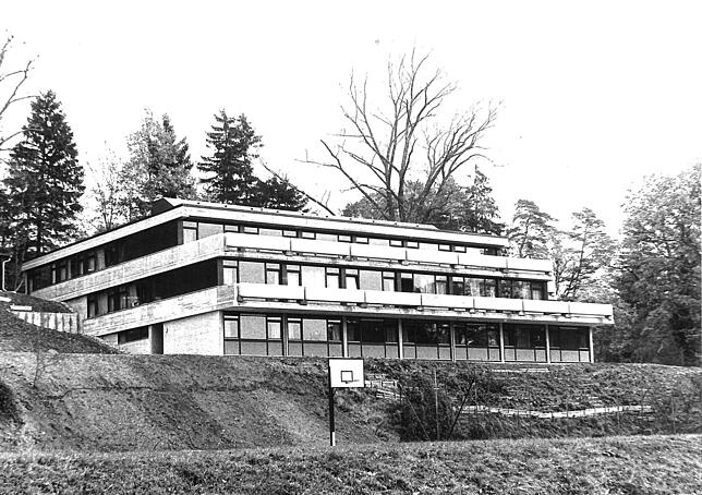 Der Mädchenbau der Schule Schloss Salem in Spezgart 1970 nach der Fertigstellung.
