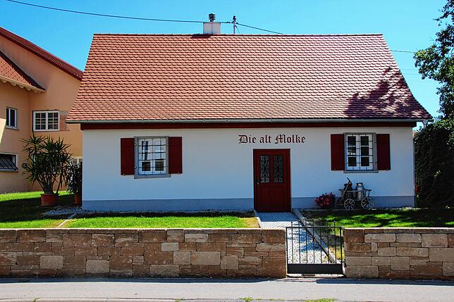 Ein Schmuckstück in Rohrdorf, „die alt‘ Molke“. Manfred Haug hat das alte Milchhäusle in der Ortsmitte wieder ...